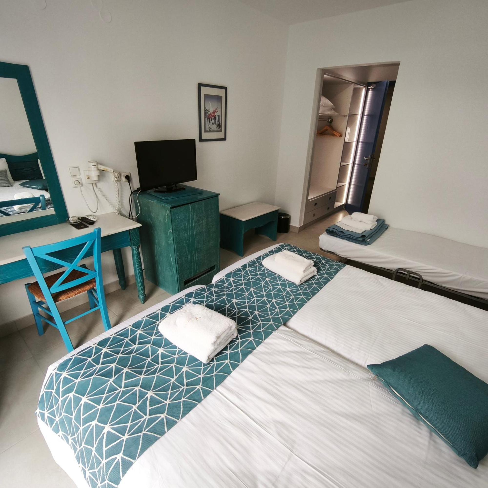 Knossos Hotel 2*